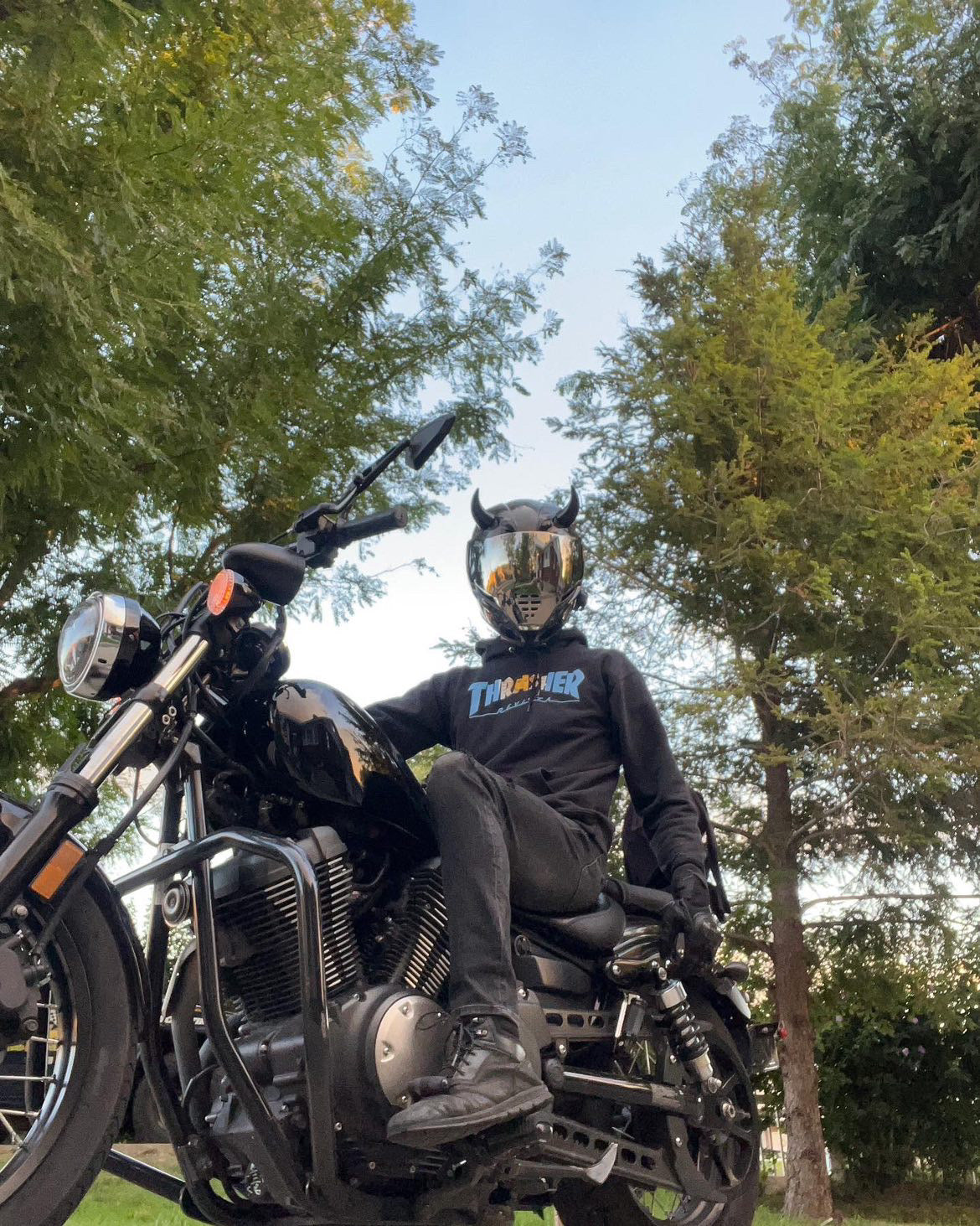 Low‑profile chin‑mounted action cam on full‑face helmet