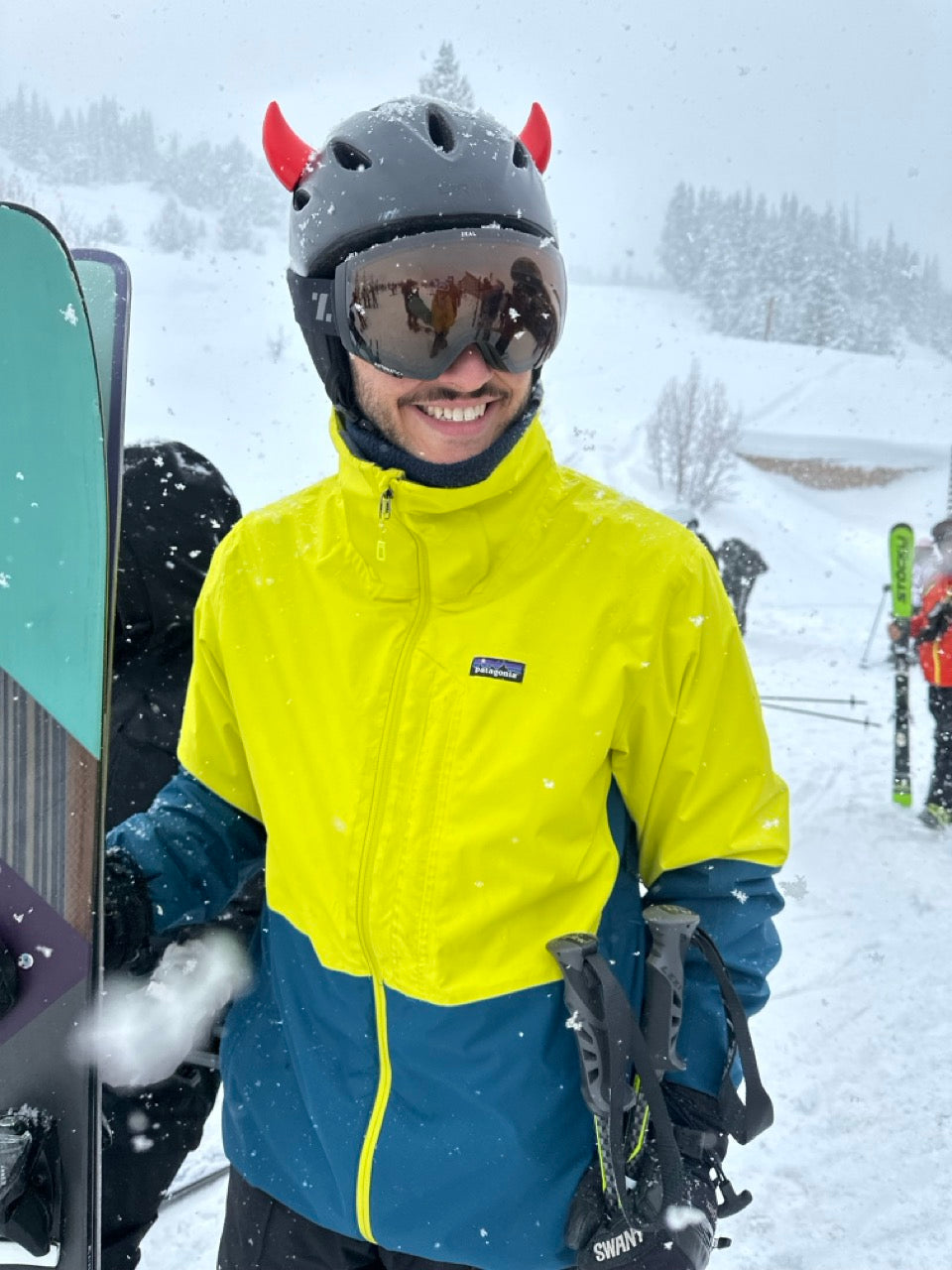 Man wearing a snow helmet with Helmet Flair Softeez red horns